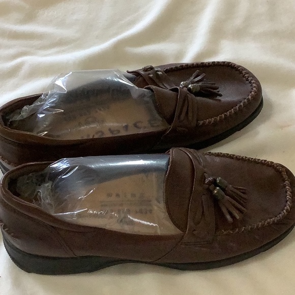 Thom McAn Women’s Wide Width Brown Tassel Loafers - Picture 4 of 8